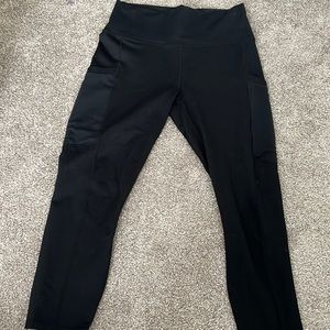 Fabletics Power Hold Capri Workout Legging // Side Pockets & Inner Pocket